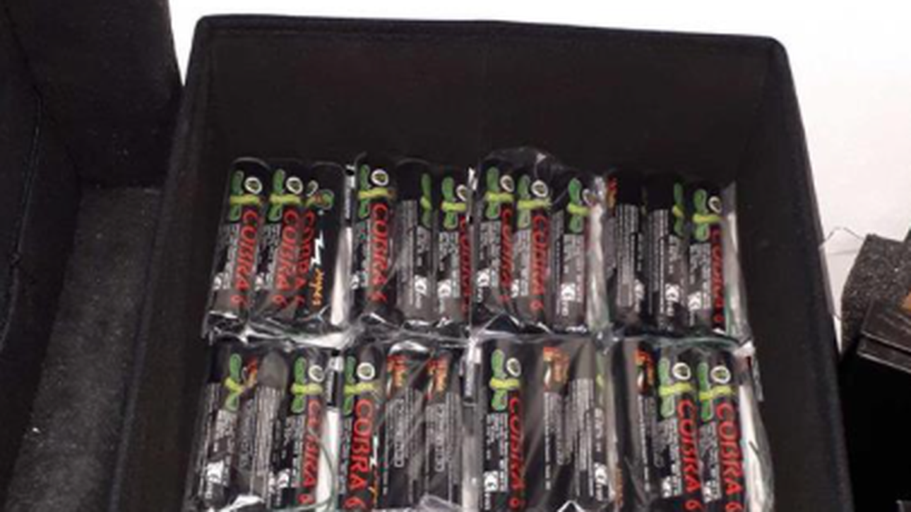 Moeder Verraadt Zoon Met Zwaar Illegaal Vuurwerk Panorama