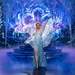 Dit kunnen we leren van Frozen – Foto van Vajèn van den Bosch in de musical Disney Frozen in haar rol als prinses Elsa.