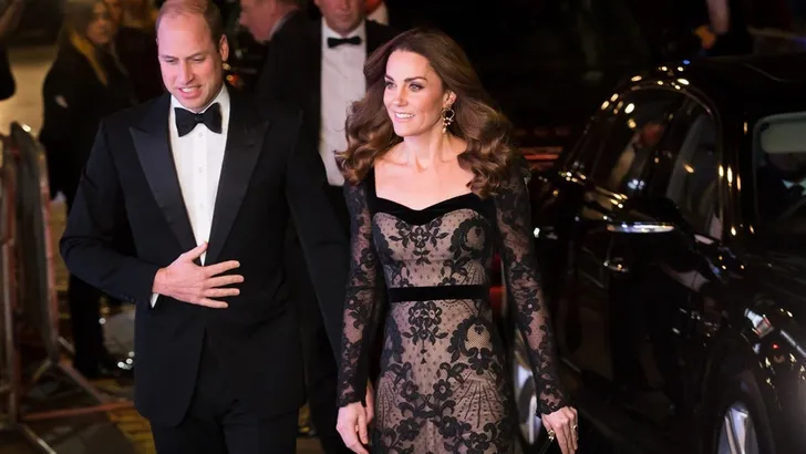 Hertogin Kate pakt haar glamourmomentje