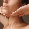 Need to know: hoe behandel je een verouderende hals? | Beau Monde