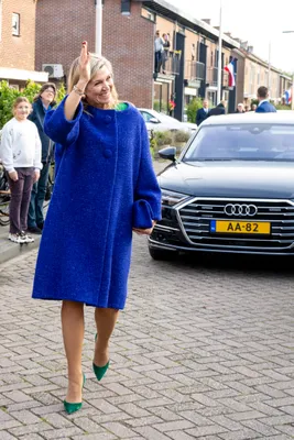 Ook met blauwe mantel een geweldige outfit! (Beeld: NL Beeld)