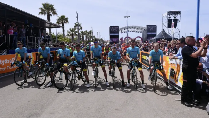Giro d'Italia: minuut stilte ter nagedachtenis aan Scarponi voor openingsrit