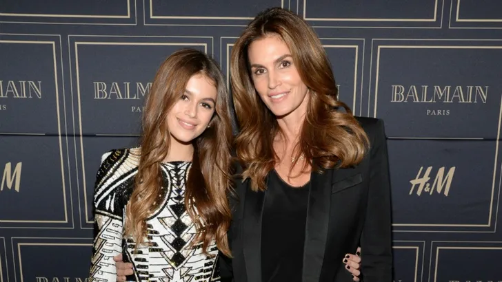 Zien: Cindy Crawford straalt met dochter op cover Franse Vogue
