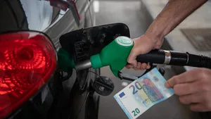 Benzine en diesel: Europa bereidt toekomst voor waarin ze luxeproduct worden