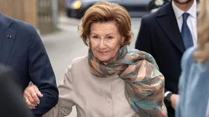 Koningin Sonja opgenomen in ziekenhuis – Foto van koningin Sonja tijdens staatsbezoek uit IJsland, april 2025.