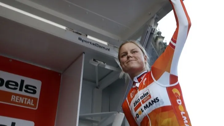 Deense Amalie Dideriksen nieuwe wereldkampioene op de weg