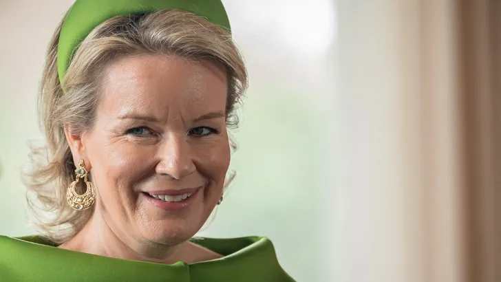 Koningin Mathilde viert 52e verjaardag met kiekjes in de sneeuw!