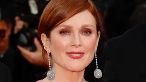 Vijftiger Julianne Moore is een veelgevraagd model (nu ook muze van Chopard)