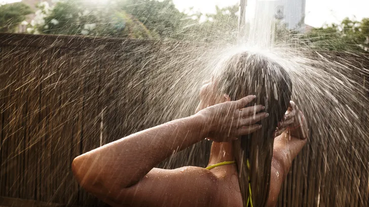 Dit is waarom je je haar zou moeten wassen met koud water