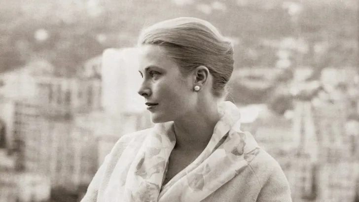 Verjaardag Grace Kelly gevierd met mysterieuze tas