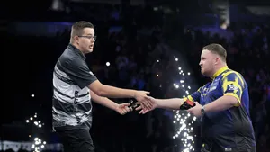 Gian van Veen en Luke Littler.