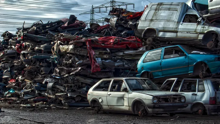 Nieuwe wet in Italië: auto's met openstaande schulden mogen eindelijk naar de sloop