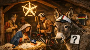 Wielerkerststal met knipoog: ezel met vraagteken, wiel-ster boven de stal en baby met koerspetje.