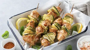 Kipspiesjes van de barbecue