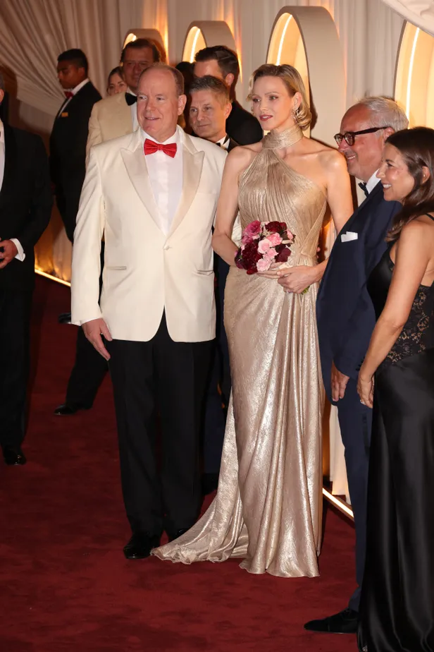 Prinses Charlene in een Elie Saab-jurk bij het Rode Kruis-Gala, juli 2026.
