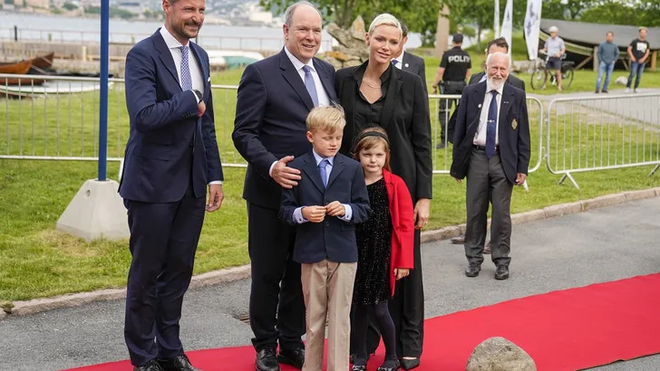 Albert en Charlene samen op bezoek bij Noorse Royals