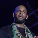 VIDEO: Vriendinnen R. Kelly hebben letterlijk slaande ruzie
