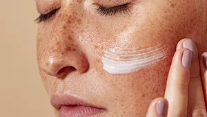 Met deze 6 trucjes blijft je make-up ook op bloedhete zomerdagen mooi zitten