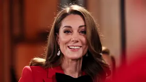 Prinses Kate tijdens kerst eerdere jaren, deelt nu voorproefje van de schitterende kerstversiering voor 2025.
