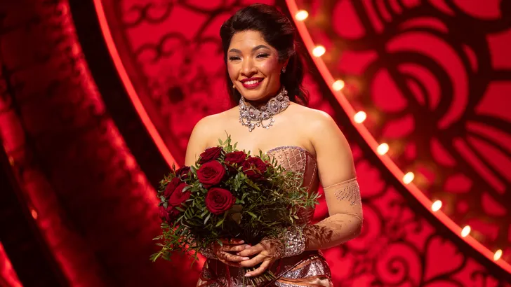 April Darby als Satine in Moulin Rouge 2026