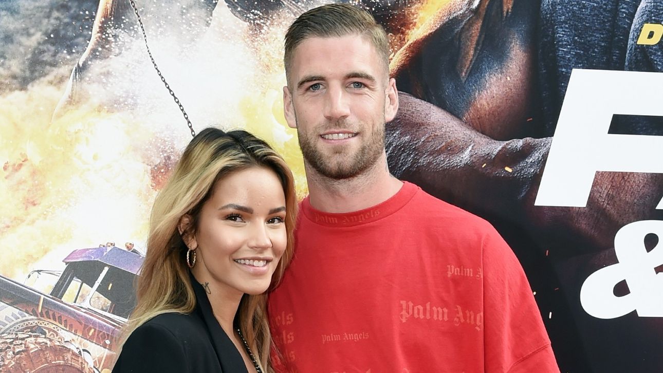 Monica Geuze Emotioneel Om Vertrek Ex Vriend Lars Veldwijk Grazia Monica geuze (26) is alweer een tijdje samen met haar nieuwe vriend robbert kroese (30), die nederland leerde kennen in haar realityserie 'like monica'. vertrek ex vriend lars veldwijk