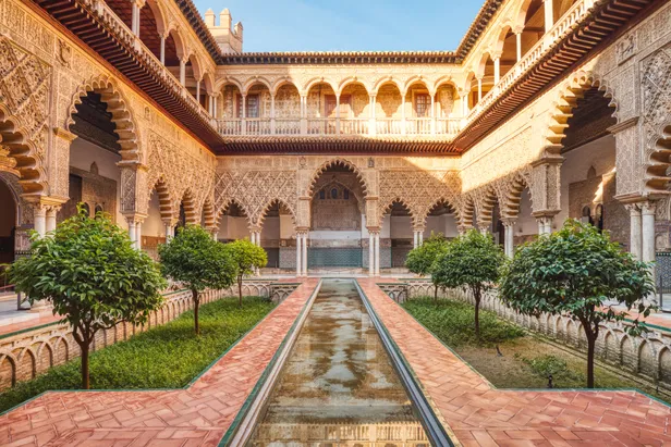 Zeg nu zelf: het Real Alcázar is toch net een sprookje? (Beeld: Adobe Stock)