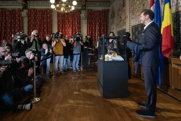 Robert van Langh presenteert de teruggevonden Roemeense kunstschatten