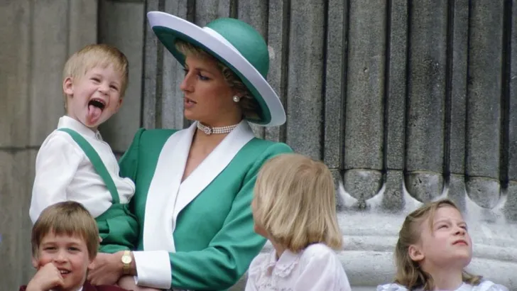 Prins Harry mist zijn moeder nog dagelijks en wil monument ter nagedachtenis