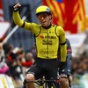 🎥 Bizarre finish! Matthew Brennan klopt Tibor Del Grosso in laatste meters openingsrit Ronde van Catalonië: 'Ik moest gewoon voluit gaan' | Wieler Revue