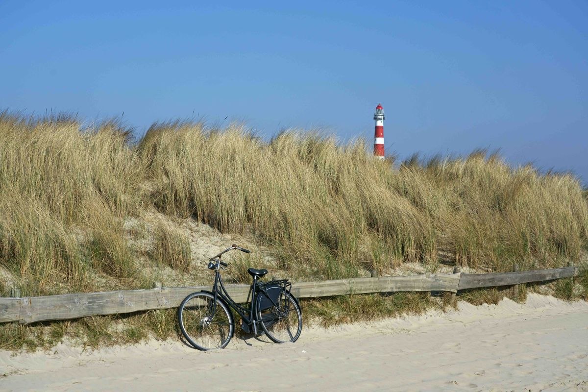 Het ultieme eilandgevoel: zo ontdek je Ameland op z’n mooist op de fiets