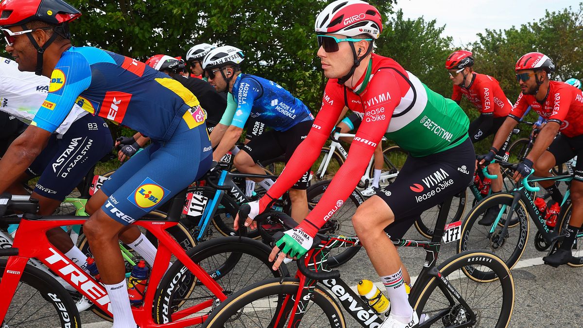 Thomas De Gendt dolt met gevallen Attila Valter, maar Hongaar kan er niet mee lachen