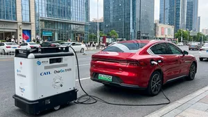 China komt met slimme mobiele laadpalen die vanzelf naar je geparkeerde auto toerijden