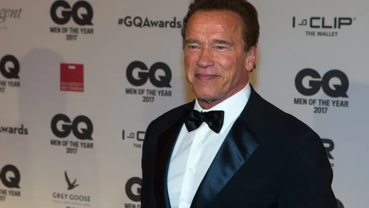 Zoon Arnold Schwarzenegger doet iconische pose na (FOTO’S)