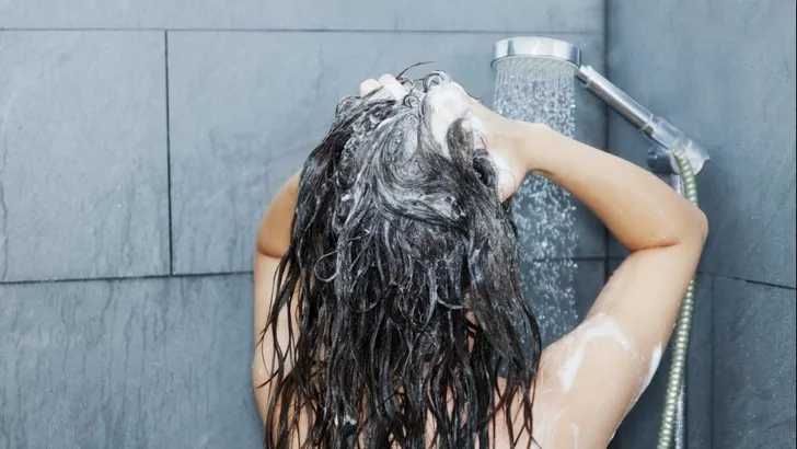 Zo vaak zou je je haar moeten wassen