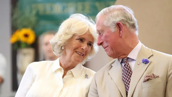 Dit is het moment waarop Camilla Archie voor het eerst ziet