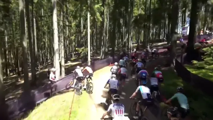 mathieu van der poel valt op mountainbike