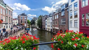 Grachten van Utrecht en architectuur in de zomer, Nederland