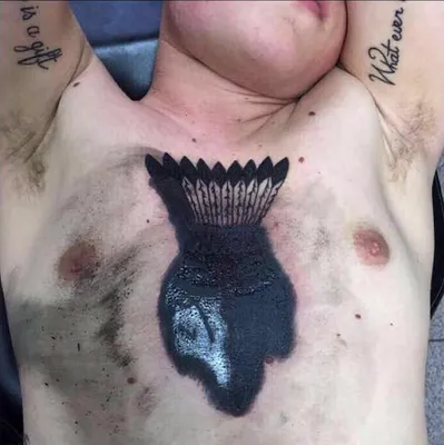 De Satudarah-tattoo die Stan heeft laten veranderen in een inktvlek.