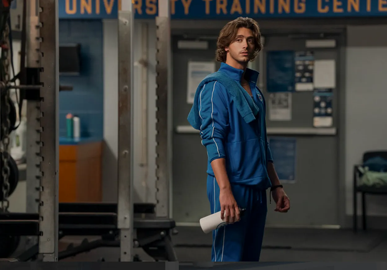 Antonio Cipriano speelt de rol van John Logan in Off Campus