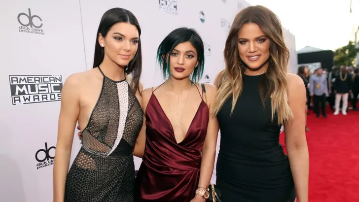 Fun: Kendall, Kylie en Khloé gaan undercover als toeristen