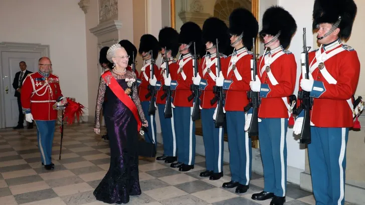Bling! Margrethe, Marie, Mary én Madame Macron
