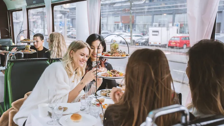 Spring op 's werelds eerste rijdende blow-dry bar