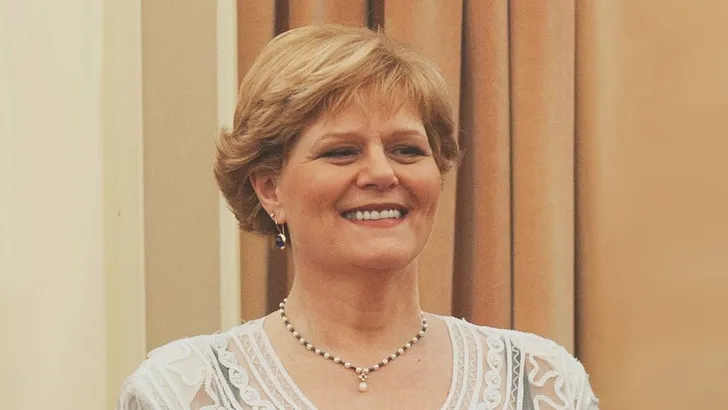 Roemenië: Prinses Elena laat zoon Nicholas vallen