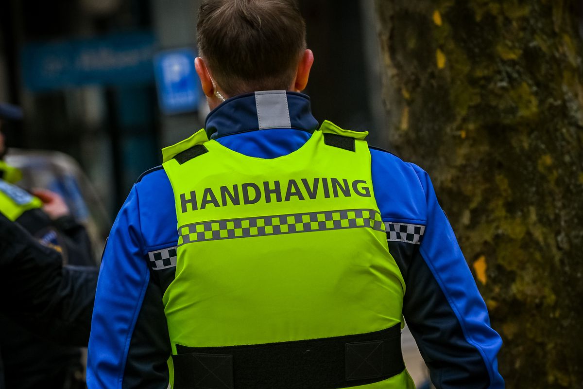 Gemeente Amsterdam blundert met ontslag: handhaver krijgt 17.500 euro na 'stiekem dossier'