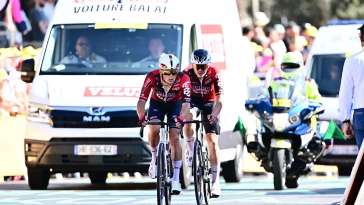 Soms is het leiden met een korte ei voor Arnaud De Lie, maar even zo vaak is het lijden met een lange ij. De Tour de France van dit jaar werd het laatste, want De Lie gaf in de derde etappe na een lange lijdensweg op.