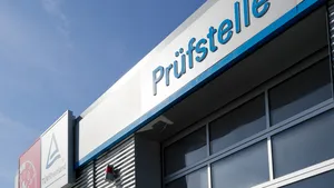 Deze tien auto's met meer dan een ton op de teller komen moeiteloos door de keuring