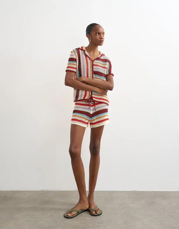 Knitted Crochet Stripe Co-ord Shirt (€52,99) en Knitted Crochet Stripe Co-ord Short (€44,99) in burgundy van TOPSHOP 