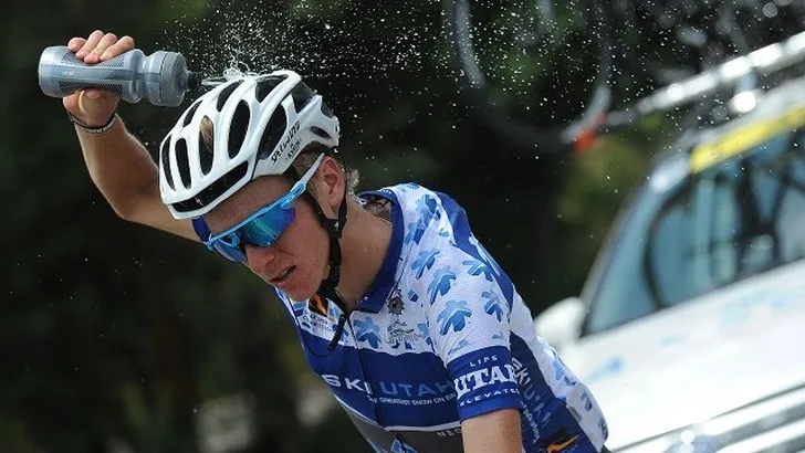 Stagiair Etixx-Quick Step komt ten val over vluchtheuvel