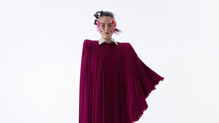 Aanschouw nieuwe couturecollectie van Claes Iversen