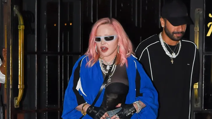 Madonna (64) heeft nu roze haar en is gay? 